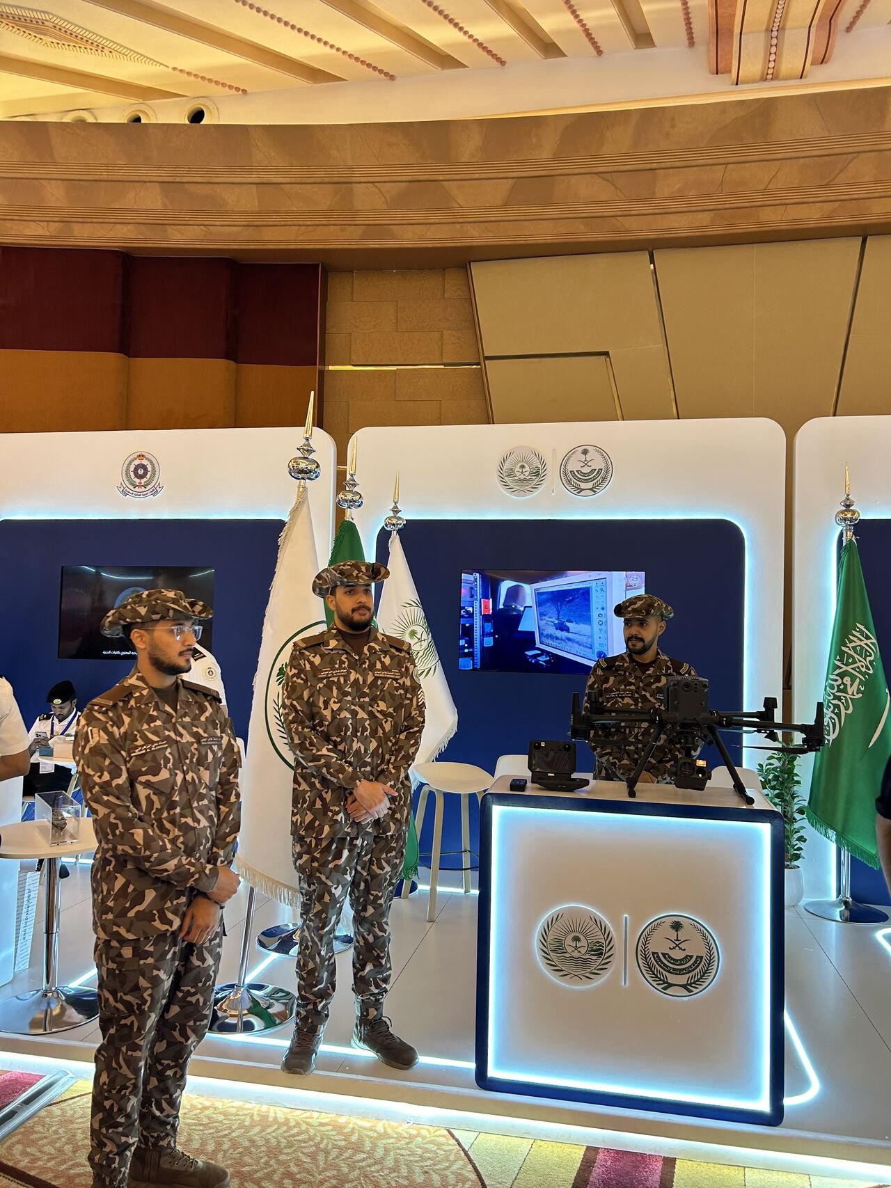 أجنحة الظافر